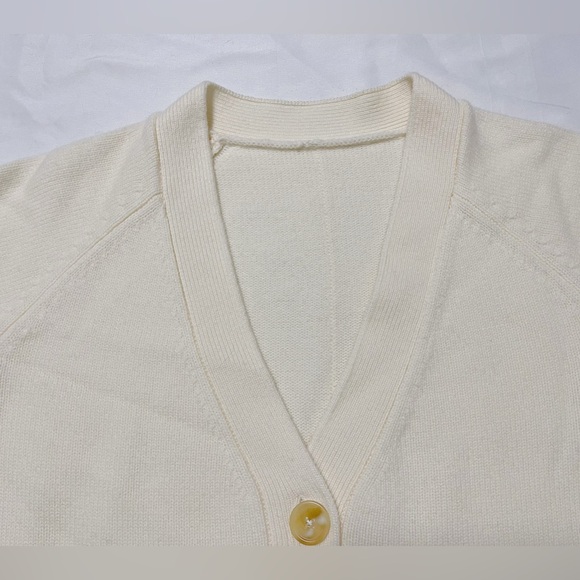 100% Wool V-Neck Ribbed Cardigan - Picture 4 of 10